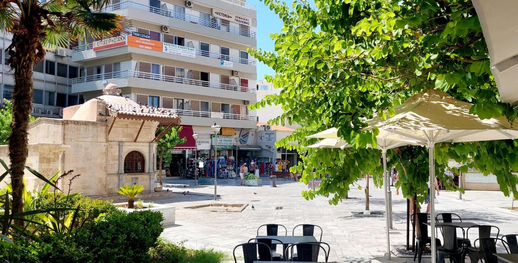 High End Suite At The Center Of Heraklion Екстериор снимка